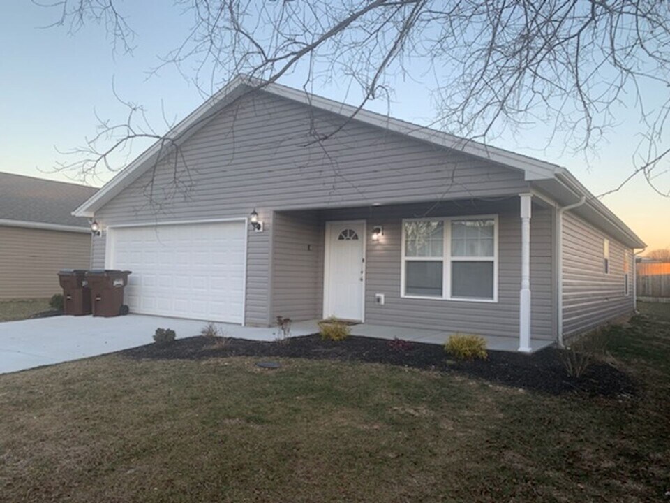 708 Diamond Loop in Middletown, OH - Building Photo