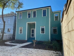 120 W Duffy St, Unit 120B in Savannah, GA - Foto de edificio - Building Photo