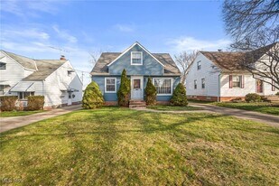 65 Leyton Rd in Bedford, OH - Building Photo