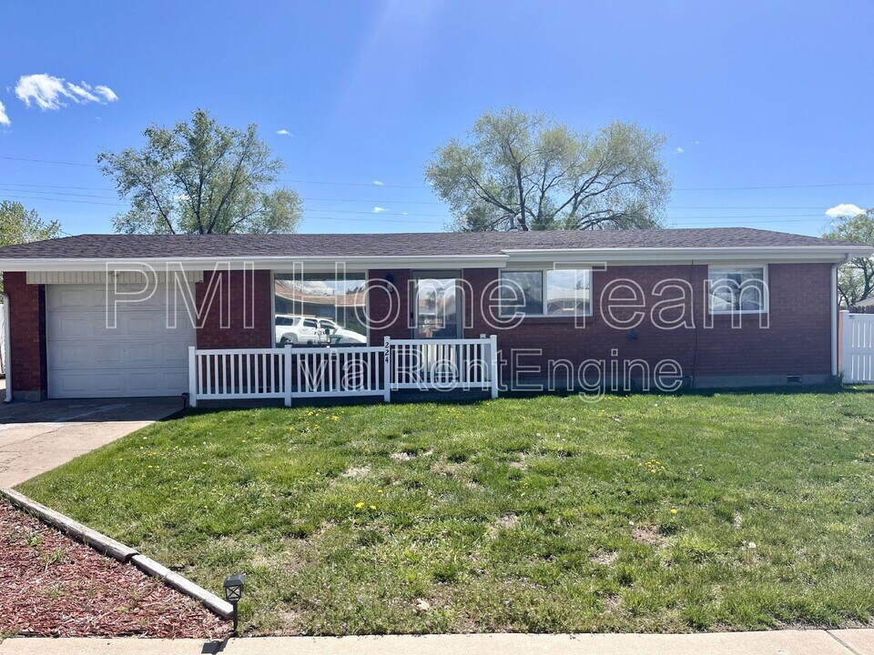 224 W 700 N in Clearfield, UT - Building Photo