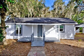915 S Waldron Ave in Avon Park, FL - Building Photo - Building Photo