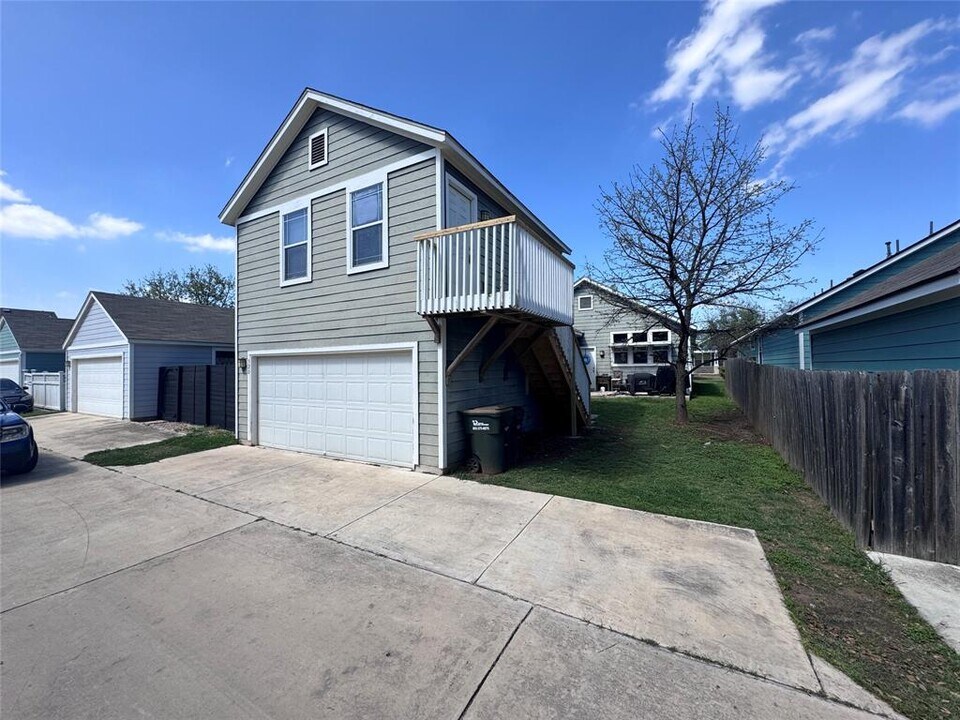 320 Perry St in San Marcos, TX - Building Photo