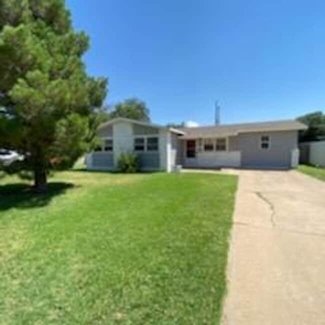 313 52nd St in Lubbock, TX - Building Photo - Building Photo