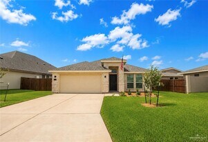 13721 Belle Ct in McAllen, TX - Building Photo