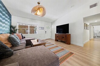 1026 S Lakemont Ave in Winter Park, FL - Building Photo - Building Photo