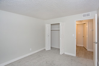 544 Southern Apartments in Mesa, AZ - Building Photo - Interior Photo