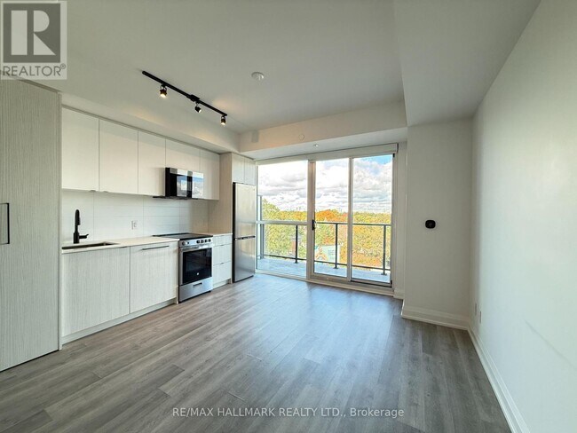 2369 Danforth Ave in Toronto, ON - Building Photo - Building Photo