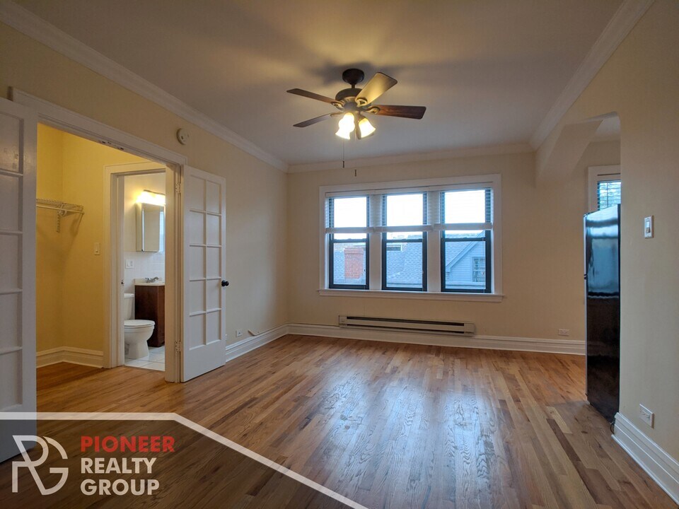4735 N Hermitage Ave, Unit 404 in Chicago, IL - Building Photo