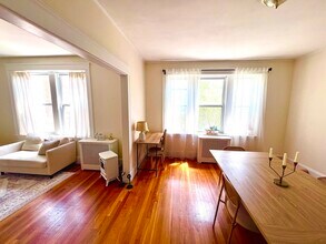 235 Freeman St, Unit 3 in Brookline, MA - Building Photo - Building Photo