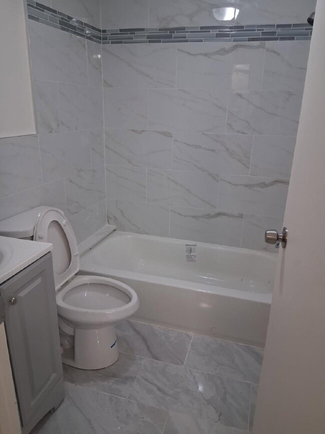 26 Vineyard Ave, Unit 1 in Yonkers, NY - Building Photo - Building Photo