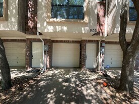 902 E Glenn Crossett St in Arlington, TX - Building Photo