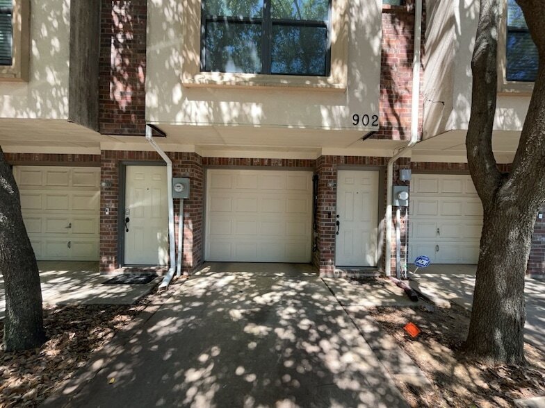 902 E Glenn Crossett St in Arlington, TX - Building Photo