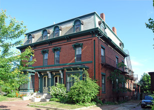 57 Deering Ave in Portland, ME - Foto de edificio - Building Photo