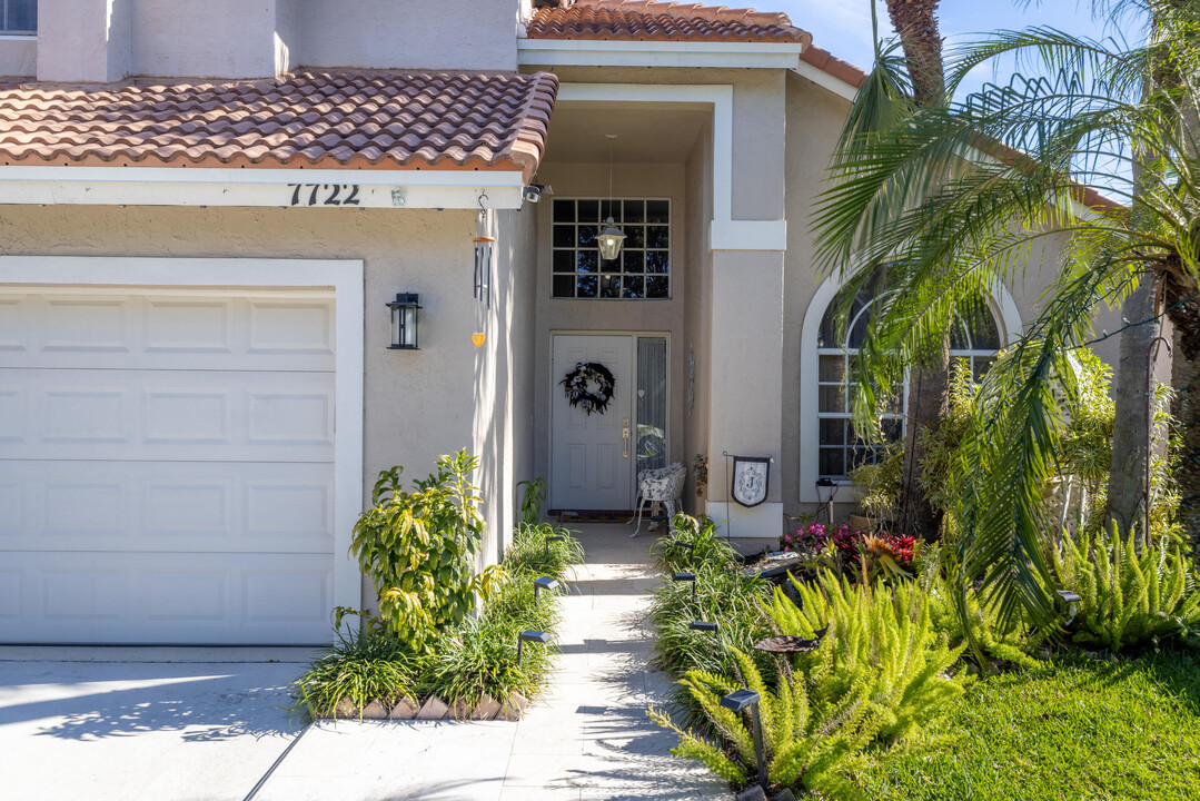 7722 Brunson Cir in Greenacres, FL - Building Photo