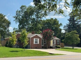 1000 Longwood Dr SE in Huntsville, AL - Building Photo