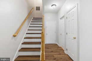 25065 Riding Center Dr in South Riding, VA - Building Photo