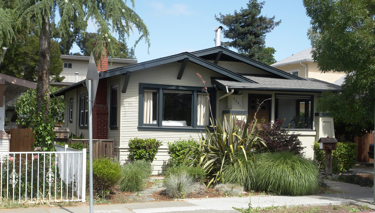 3597 Fruitvale Ave in Oakland, CA - Building Photo