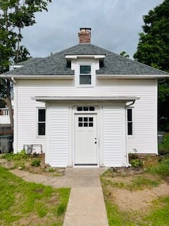 15 Foster St in Manchester, CT - Building Photo