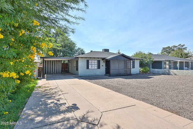 2221 W Clarendon Ave in Phoenix, AZ - Building Photo - Building Photo