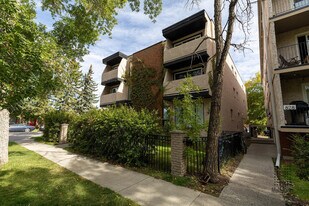 Renfrew Corner Apartments in Calgary, AB - Building Photo