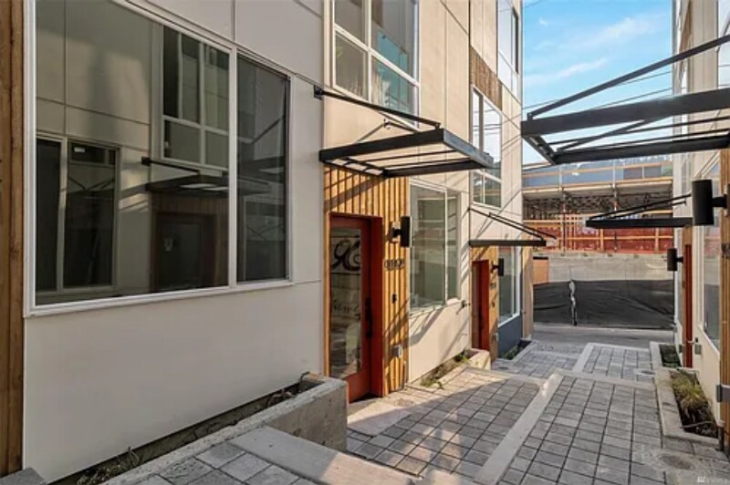 907 Hiawatha Pl S in Seattle, WA - Building Photo