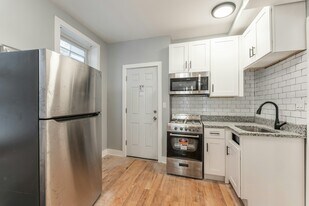 1624 W Beach Ave in Chicago, IL - Building Photo