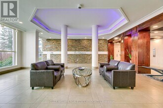 250-250 Webb Dr in Mississauga, ON - Building Photo - Building Photo
