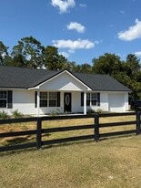 74 Dan's Dr in Crawfordville, FL - Building Photo