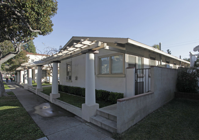 320 N Pomona Ave in Fullerton, CA - Building Photo - Building Photo