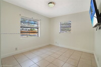 2406 N 28th Ave in Hollywood, FL - Building Photo - Building Photo