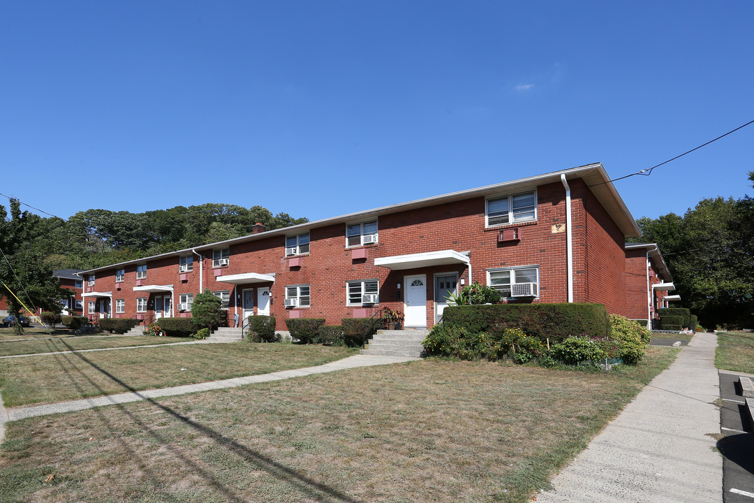 Laurel View in New Haven, CT - Building Photo