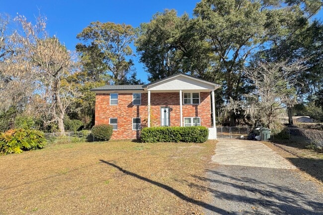 604 Maxwell St in Hinesville, GA - Building Photo - Building Photo