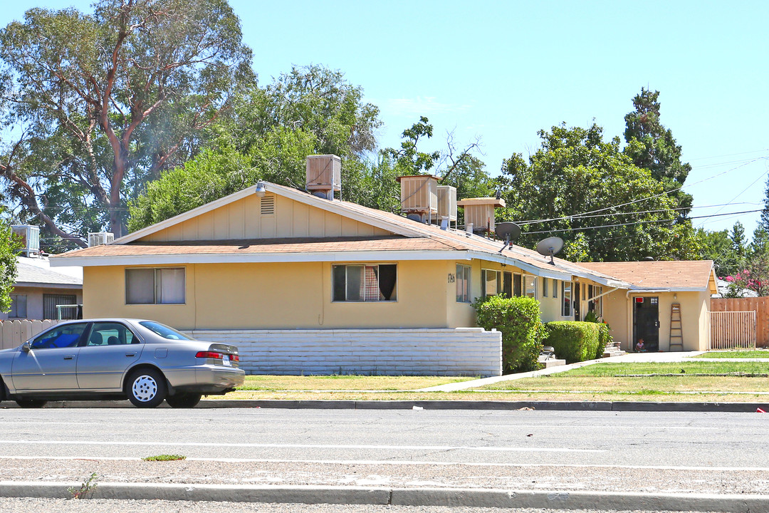 4746 E Shields Ave in Fresno, CA - Building Photo