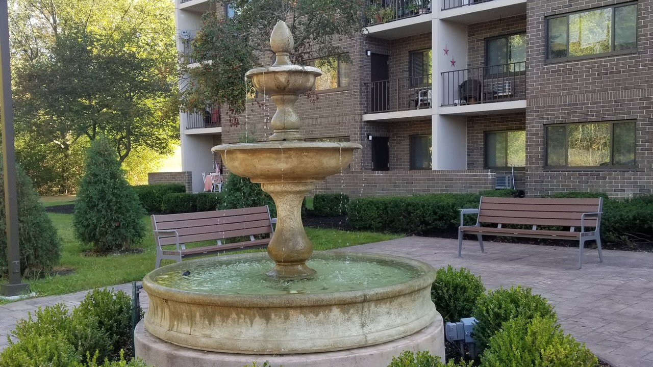 Breton Village Green Senior in Grand Rapids, MI - Foto de edificio