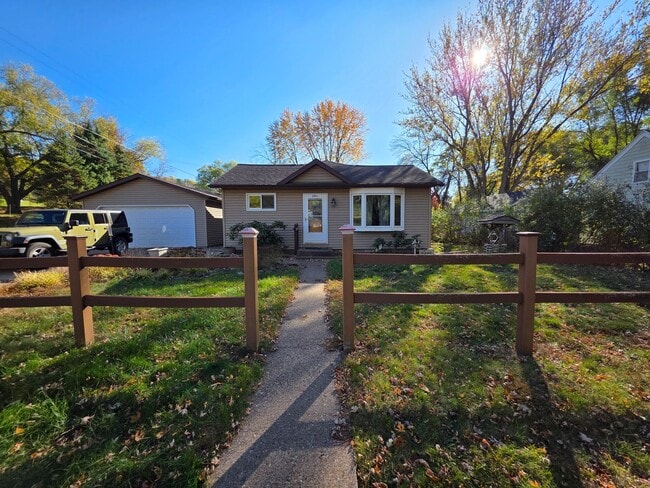 2451 Harrison St in Eau Claire, WI - Building Photo - Building Photo