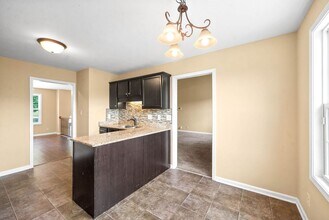 2204 Allen-Griffey Rd in Clarksville, TN - Foto de edificio - Building Photo