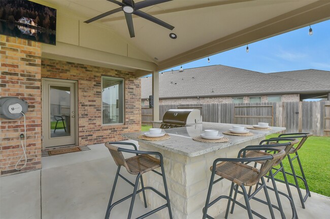 property at 2001 Penwern Aly Ln
