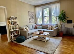 330 St Paul St in Brookline, MA - Building Photo