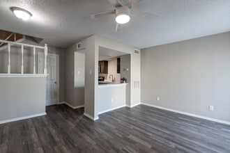 Fiona Apartment Homes in Irving, TX - Foto de edificio - Interior Photo