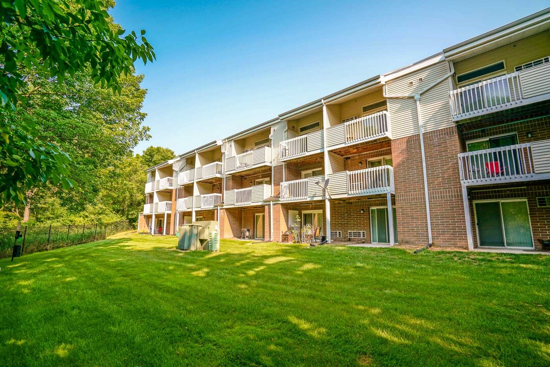 Summit Hill in Madison, WI - Foto de edificio