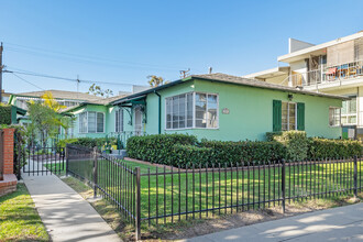 924 11th St in Santa Monica, CA - Building Photo - Building Photo