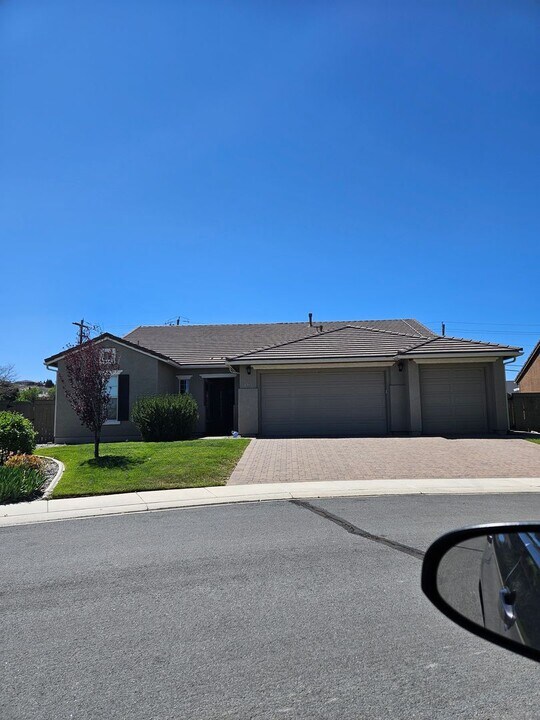 1291 Ambonnay Lane in Sparks, NV - Building Photo