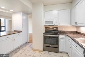 3800 Fairfax Dr in Arlington, VA - Building Photo - Building Photo