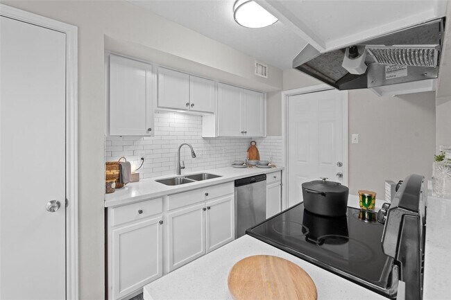 property at 10327 Gladewood Dr