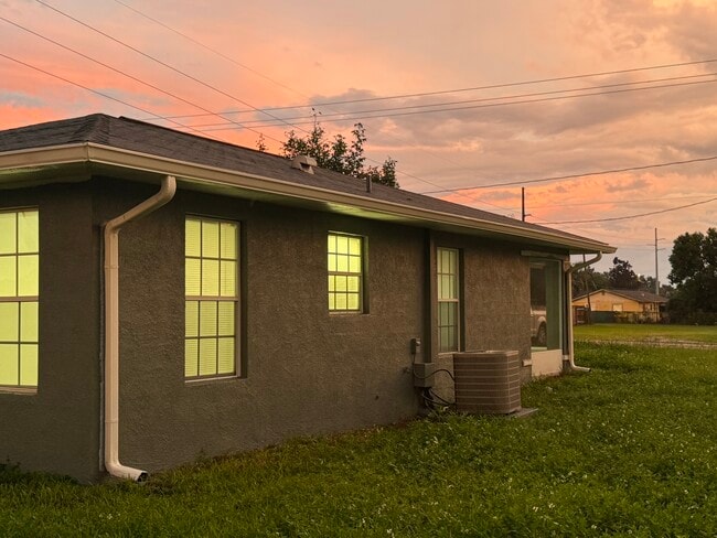 37209 Lock St in Dade City, FL - Building Photo - Building Photo