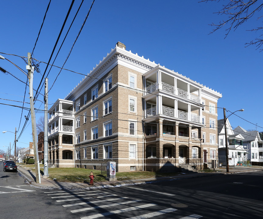 270 Sigourney St in Hartford, CT - Building Photo