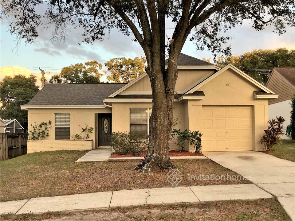 432 Regal Park Dr in Valrico, FL - Building Photo