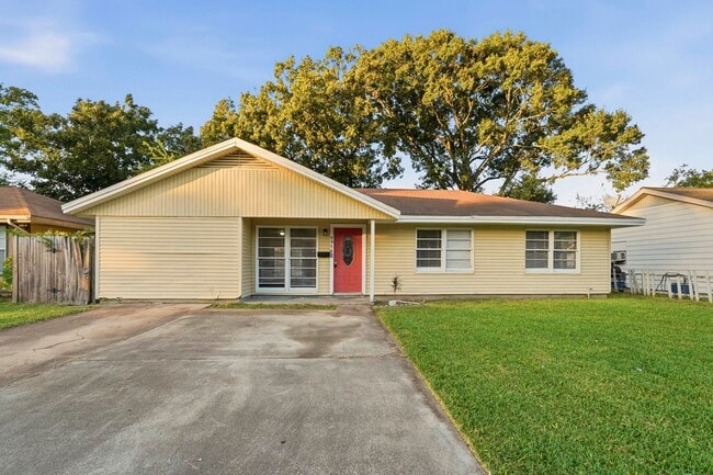 2918 Tarpey Ave in Texas City, TX - Building Photo - Building Photo