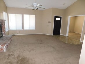 431 Mount McKinley Pl in Ridgecrest, CA - Building Photo - Building Photo