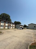 2191 Franklin St, Unit 108 in Carlyle, IL - Building Photo